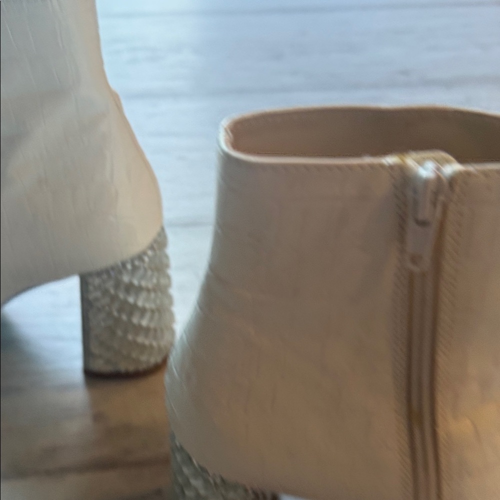 White ankle booties - Picture 6 of 7